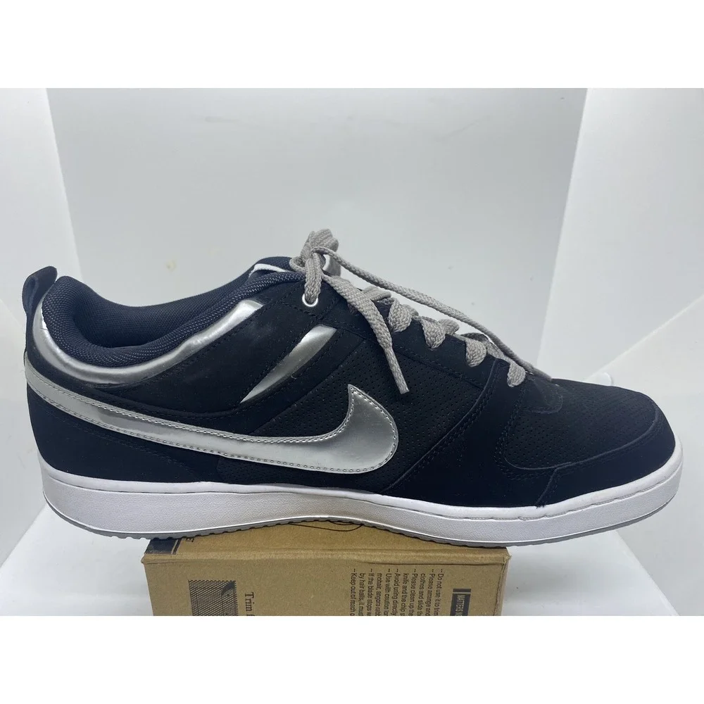 Nike convention low